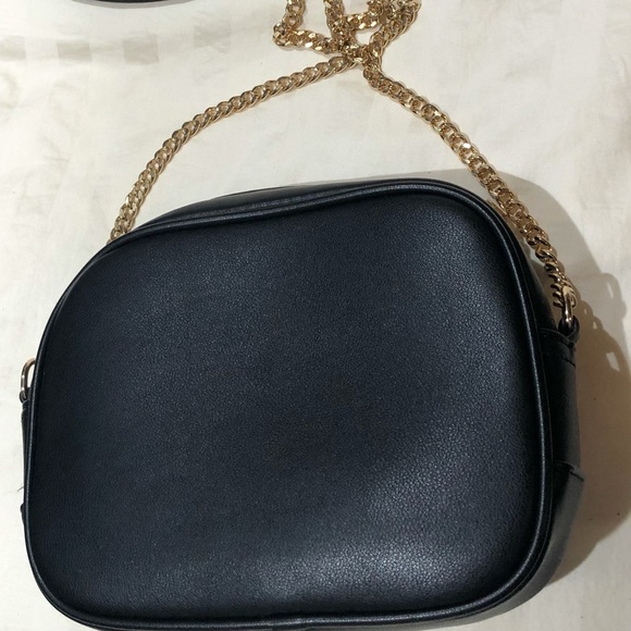 CROSS BODY  Classic chic MATTE BLACK The faux leather & gold chain bag - Picture 3 of 11